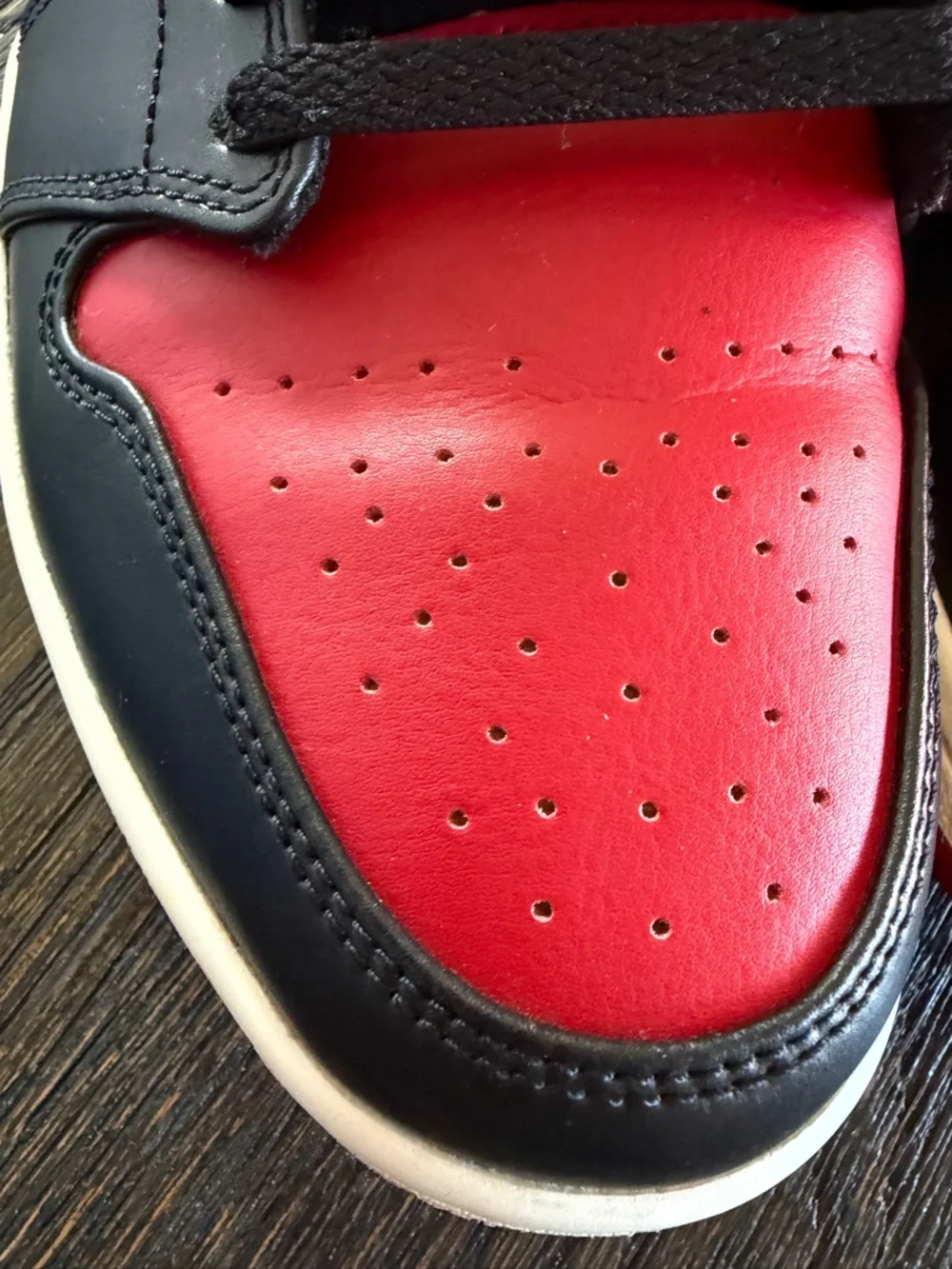 Nike Jordan 1 Low Bred Toe Size 11 Gym Red White Black Chicago